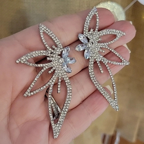 🔥LAST PAIR🔥 LILY SHIMMER STATEMENT EARRINGS - Picture 5 of 8